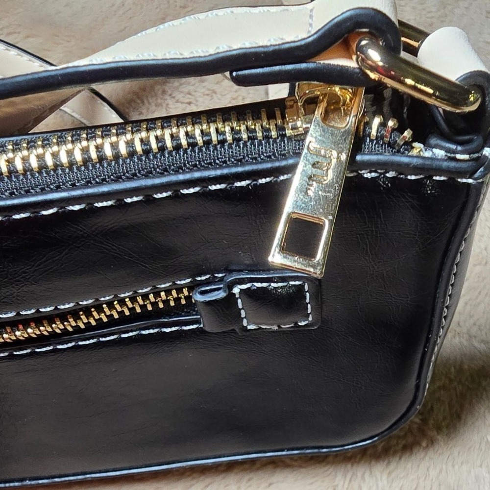 JN Black faux (?) Patent Leather Shoulder Bag Small Clutch With Gold Accent - Picture 5 of 6